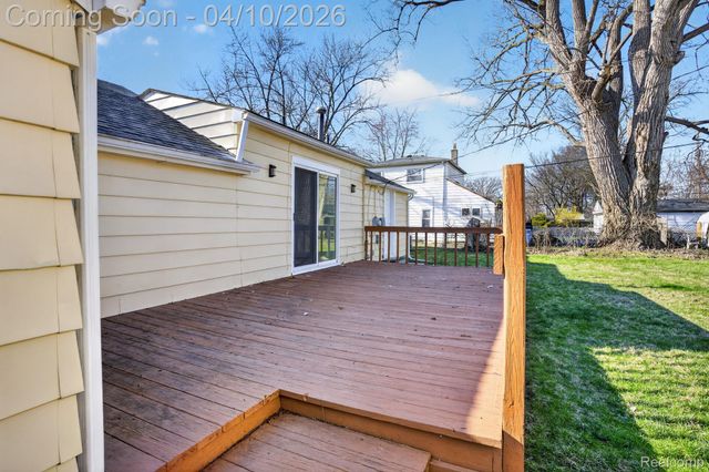 27352 Townley Street, Madison Heights, MI 48071