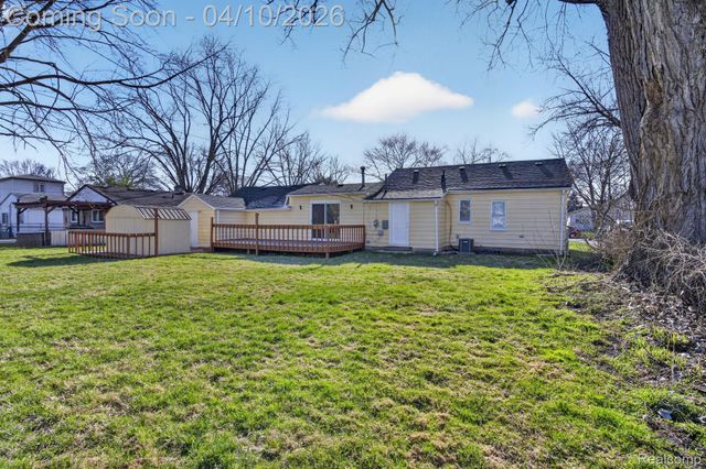 27352 Townley Street, Madison Heights, MI 48071