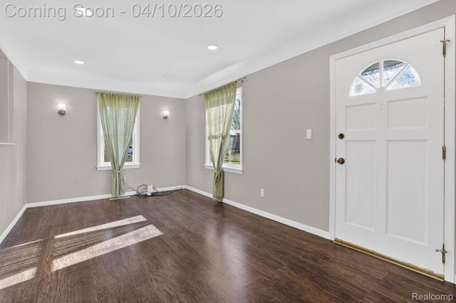 27352 Townley Street, Madison Heights, MI 48071