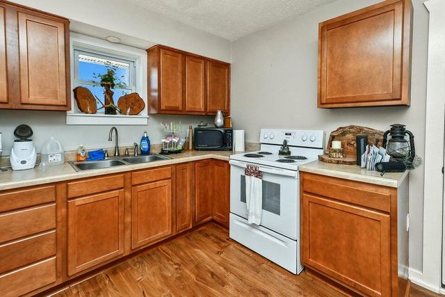 996 S Diggins Main Street, Seymour, MO 65746