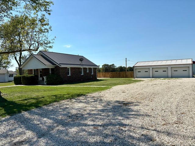 996 S Diggins Main Street, Seymour, MO 65746