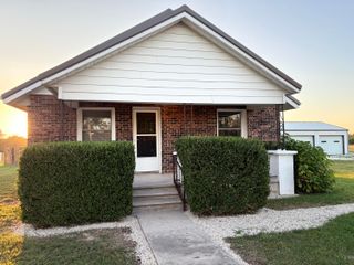 996 S Diggins Main Street, Seymour, MO 65746