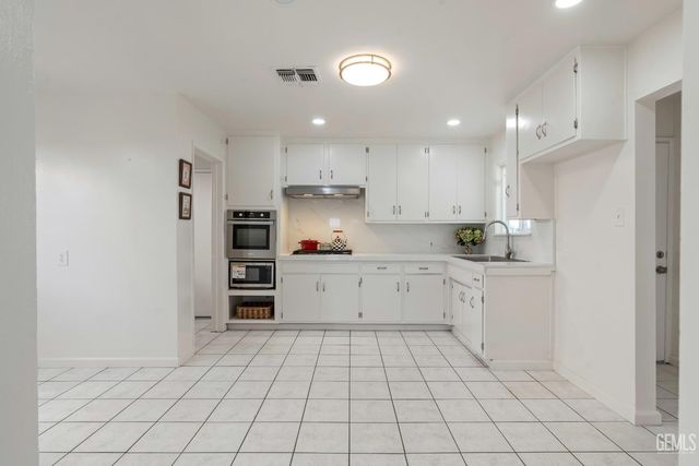 5817 Gary Place, Bakersfield, CA 93307