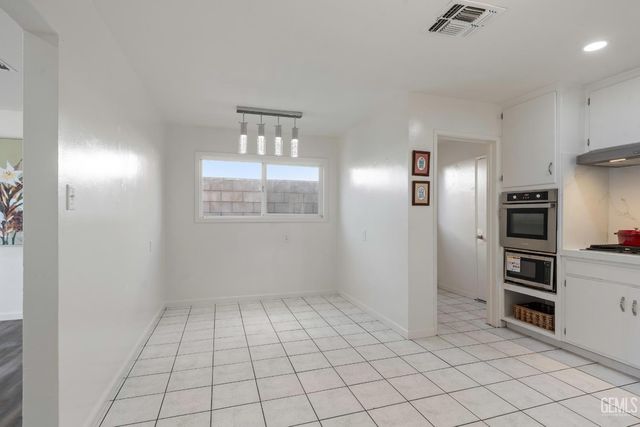 5817 Gary Place, Bakersfield, CA 93307