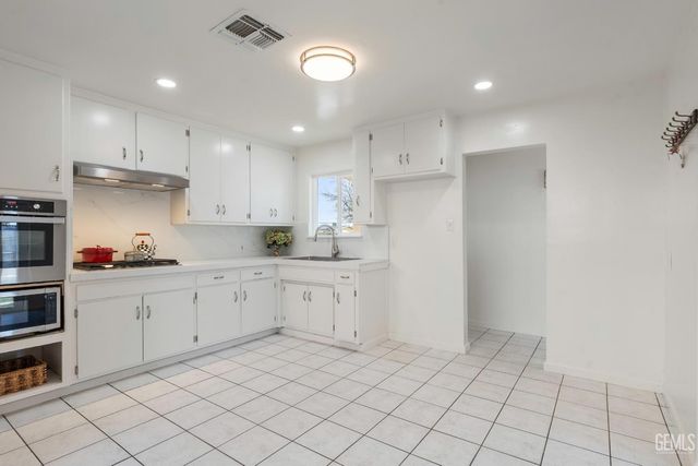 5817 Gary Place, Bakersfield, CA 93307