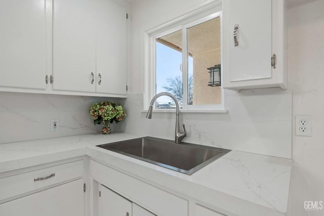 5817 Gary Place, Bakersfield, CA 93307