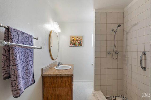 5817 Gary Place, Bakersfield, CA 93307