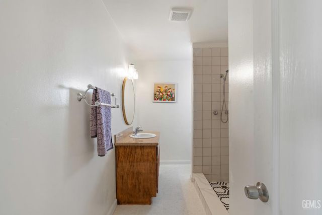 5817 Gary Place, Bakersfield, CA 93307