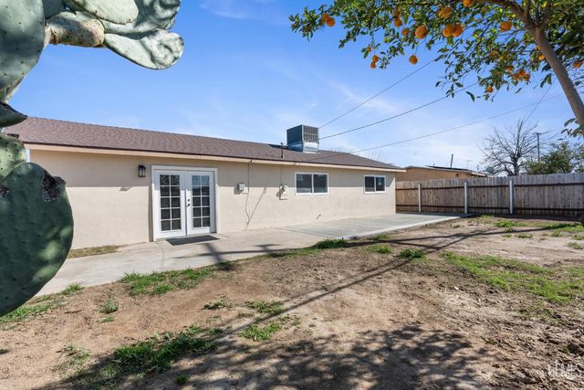 5817 Gary Place, Bakersfield, CA 93307
