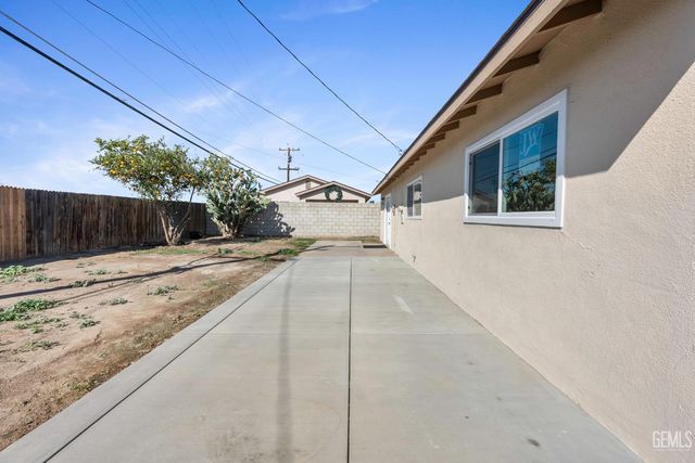 5817 Gary Place, Bakersfield, CA 93307