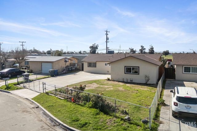 5817 Gary Place, Bakersfield, CA 93307