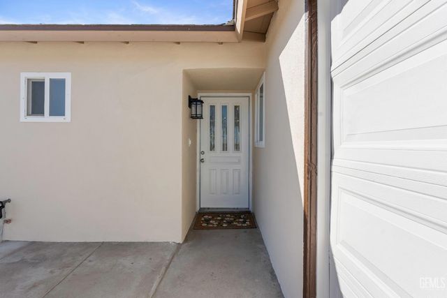 5817 Gary Place, Bakersfield, CA 93307