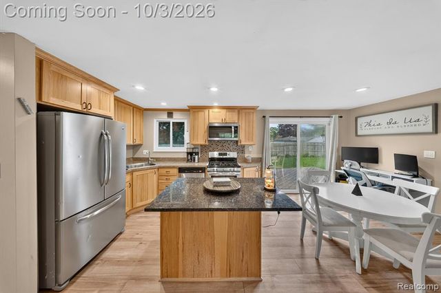 3376 S Commerce Road, Commerce Twp, MI 48390