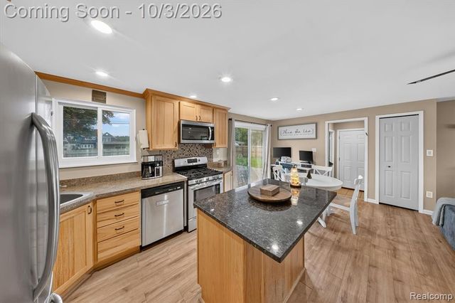 3376 S Commerce Road, Commerce Twp, MI 48390