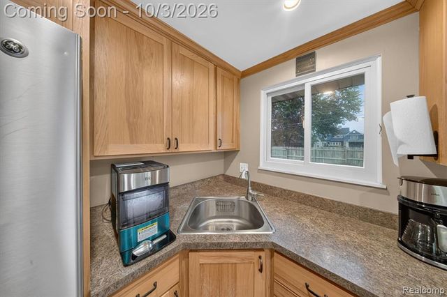 3376 S Commerce Road, Commerce Twp, MI 48390