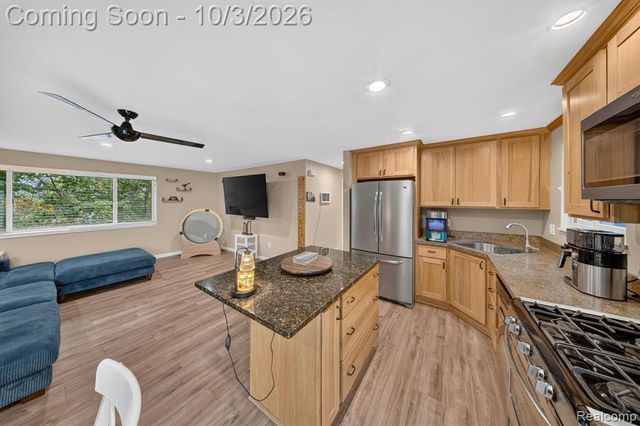 3376 S Commerce Road, Commerce Twp, MI 48390
