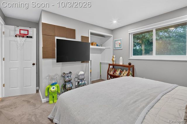 3376 S Commerce Road, Commerce Twp, MI 48390