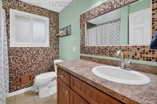 3376 S Commerce Road, Commerce Twp, MI 48390