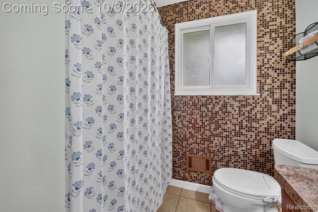 3376 S Commerce Road, Commerce Twp, MI 48390