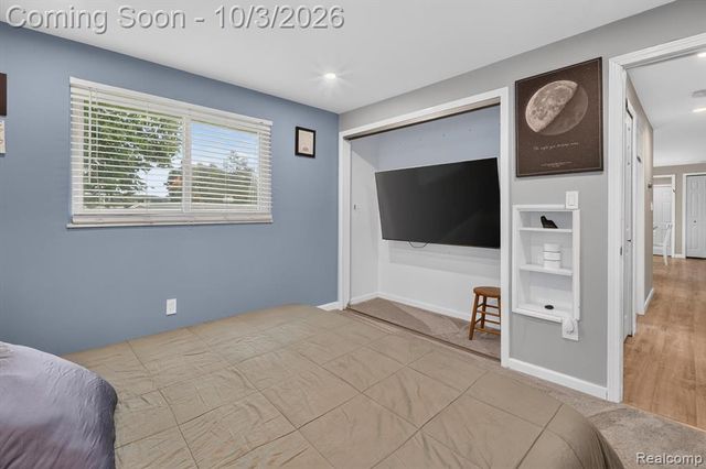 3376 S Commerce Road, Commerce Twp, MI 48390