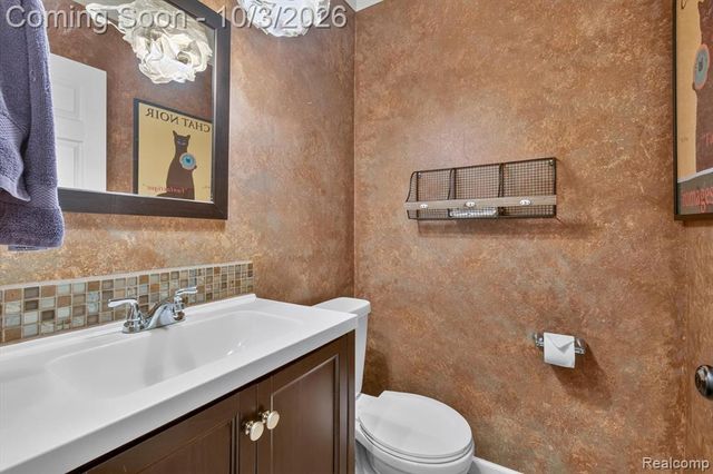 3376 S Commerce Road, Commerce Twp, MI 48390