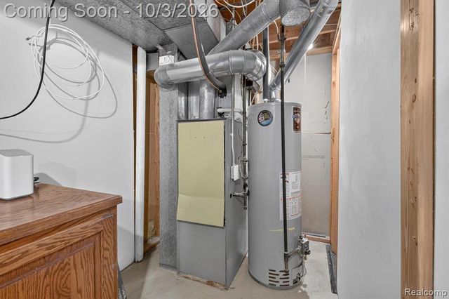 3376 S Commerce Road, Commerce Twp, MI 48390