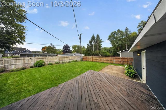 3376 S Commerce Road, Commerce Twp, MI 48390