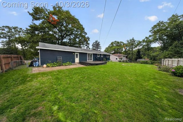 3376 S Commerce Road, Commerce Twp, MI 48390