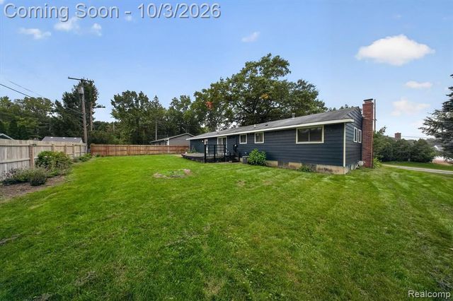 3376 S Commerce Road, Commerce Twp, MI 48390