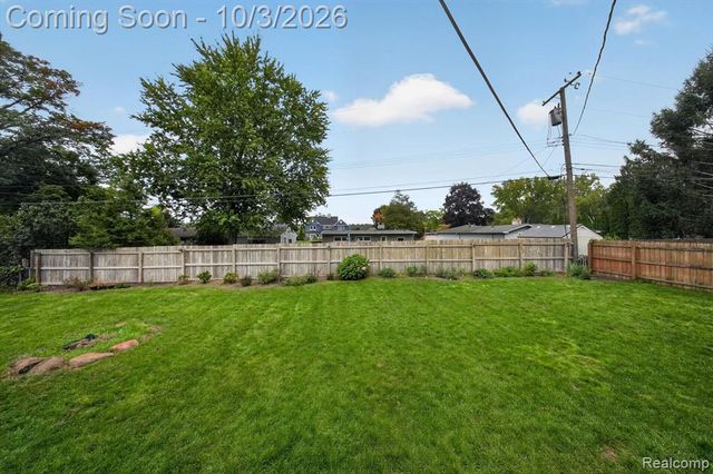 3376 S Commerce Road, Commerce Twp, MI 48390