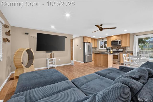 3376 S Commerce Road, Commerce Twp, MI 48390
