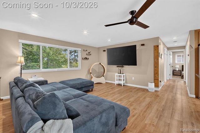 3376 S Commerce Road, Commerce Twp, MI 48390