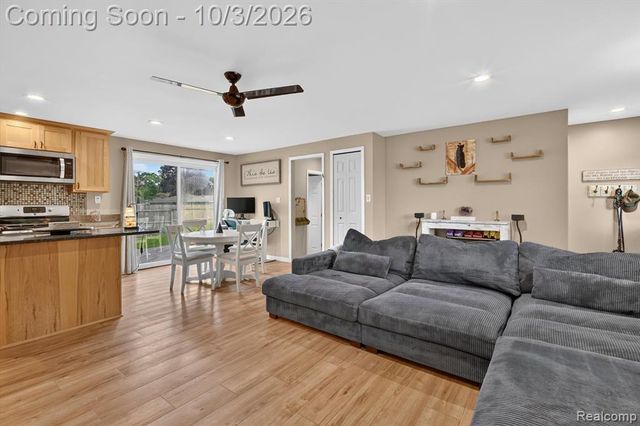 3376 S Commerce Road, Commerce Twp, MI 48390