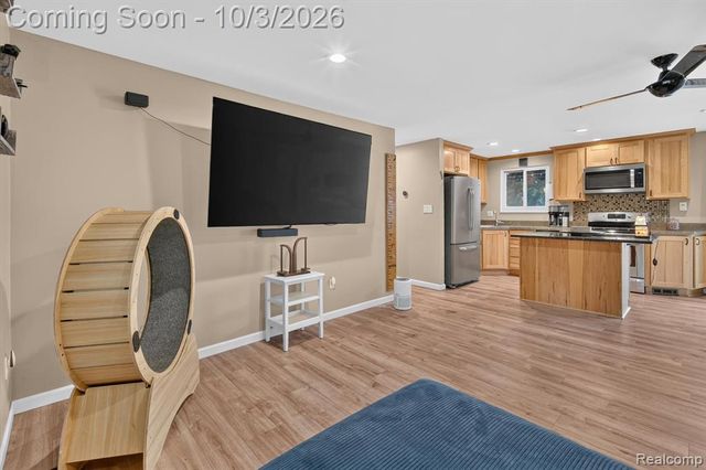 3376 S Commerce Road, Commerce Twp, MI 48390