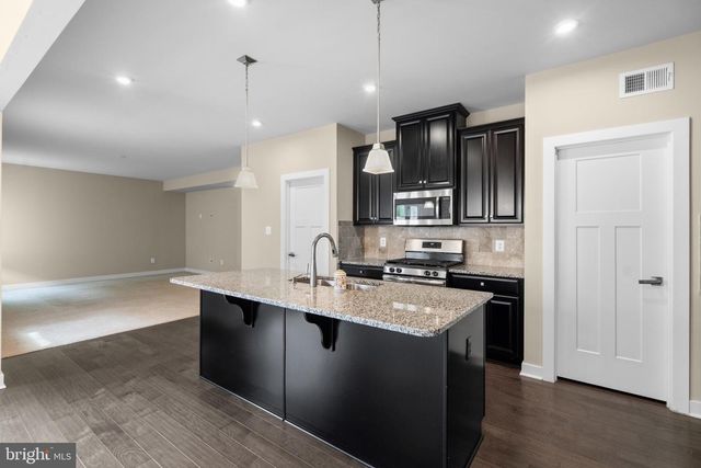 112 FRINGETREE CT, Lake Frederick, VA 22630