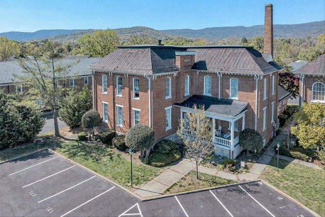 129 Academy ST, Salem, VA 24153
