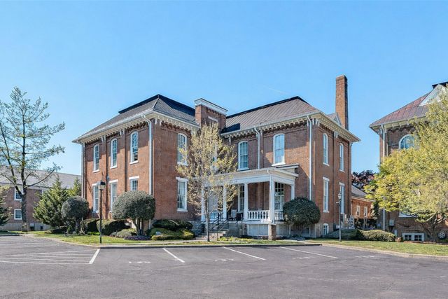 129 Academy ST, Salem, VA 24153