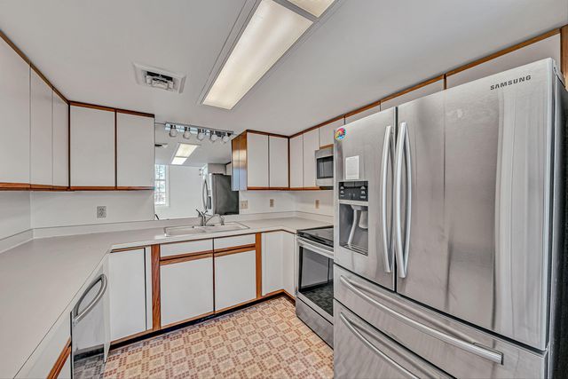 129 Academy ST, Salem, VA 24153