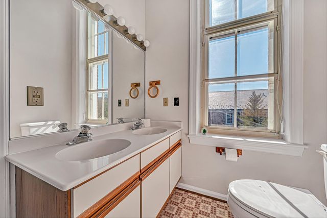 129 Academy ST, Salem, VA 24153