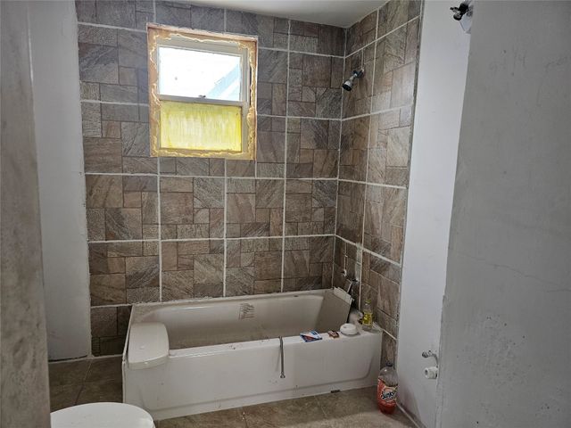 802 E 11TH Street, Erie, PA 16503