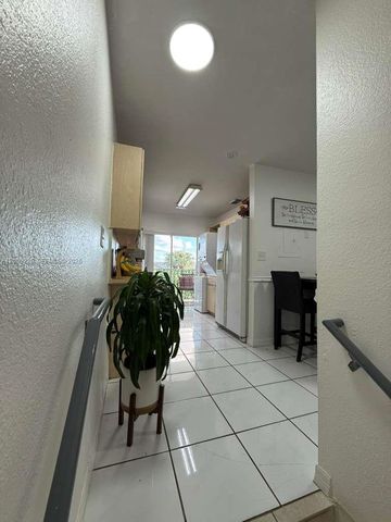 3514 W 76th St 203, Hialeah, FL 33018
