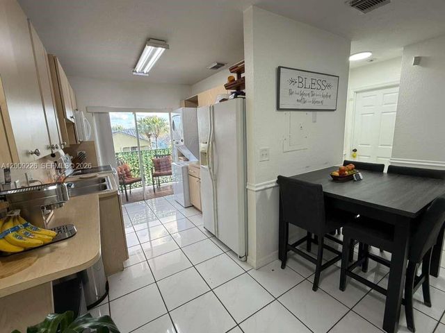 3514 W 76th St 203, Hialeah, FL 33018