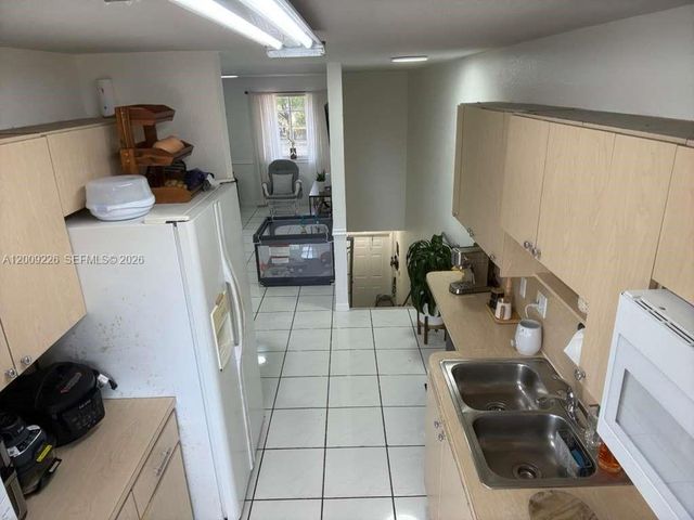 3514 W 76th St 203, Hialeah, FL 33018