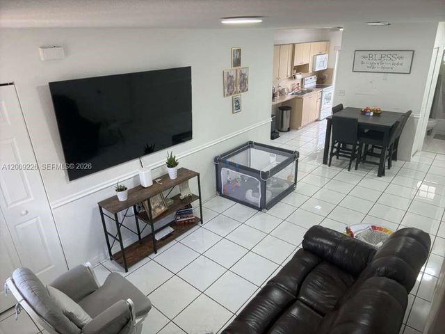 3514 W 76th St 203, Hialeah, FL 33018