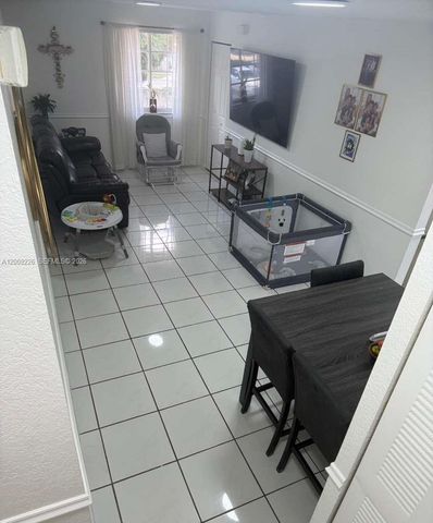 3514 W 76th St 203, Hialeah, FL 33018