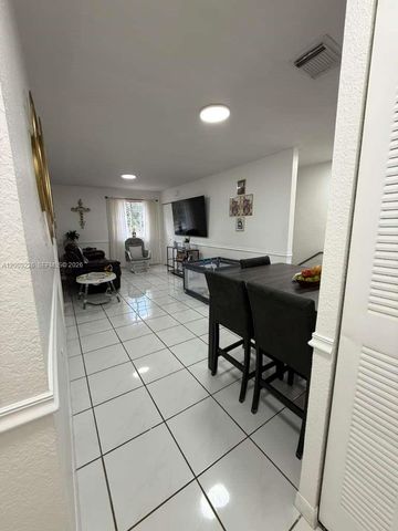 3514 W 76th St 203, Hialeah, FL 33018