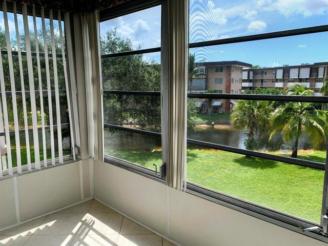 2800 NW 47th Terrace 304, Lauderdale Lakes, FL 33313