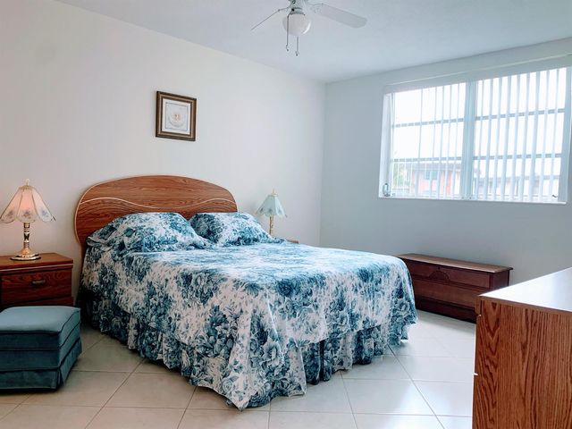 2800 NW 47th Terrace 304, Lauderdale Lakes, FL 33313