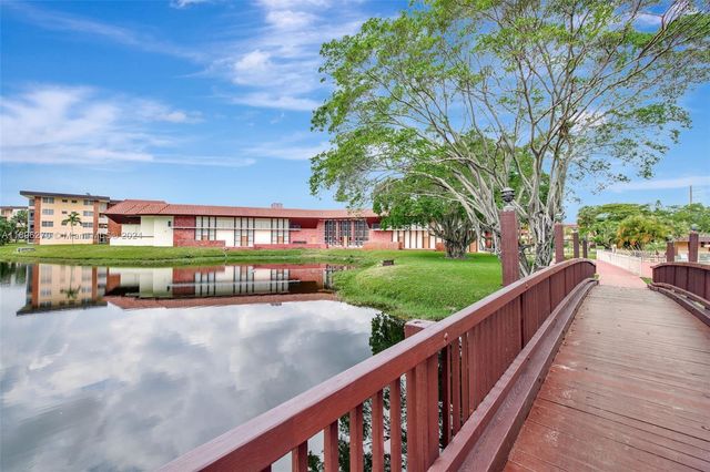 2800 NW 47th Terrace 304, Lauderdale Lakes, FL 33313