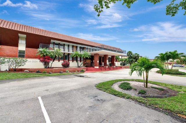 2800 NW 47th Terrace 304, Lauderdale Lakes, FL 33313